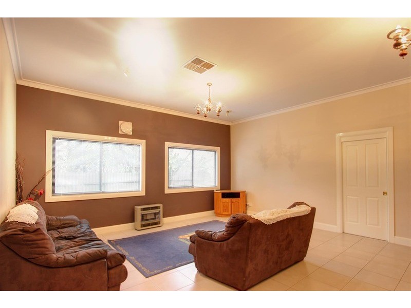 82 Hampden Avenue, North Wagga Wagga NSW 2650