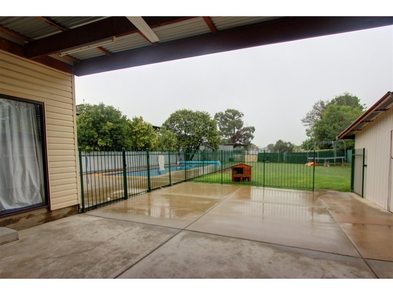 82 Hampden Avenue, North Wagga Wagga NSW 2650