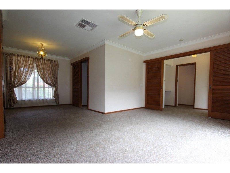 4 Fraser Street, Mount Austin NSW 2650