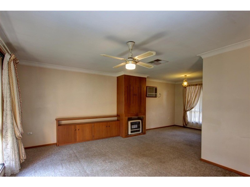 4 Fraser Street, Mount Austin NSW 2650