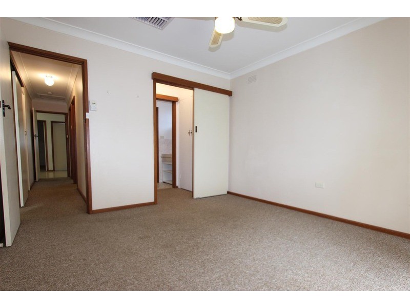 4 Fraser Street, Mount Austin NSW 2650