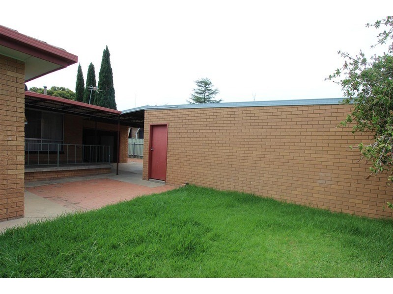 4 Fraser Street, Mount Austin NSW 2650