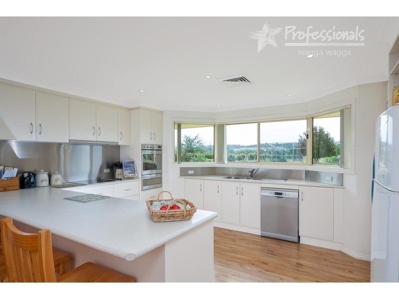 8 Ironbark Place, Springvale NSW 2650