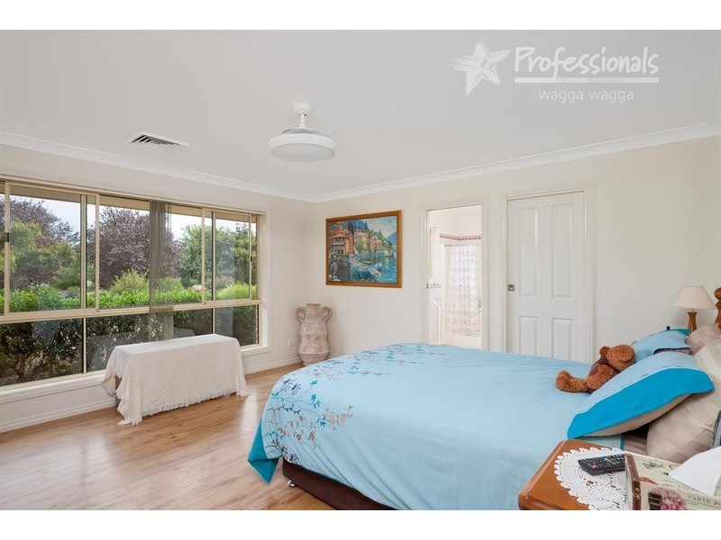 8 Ironbark Place, Springvale NSW 2650