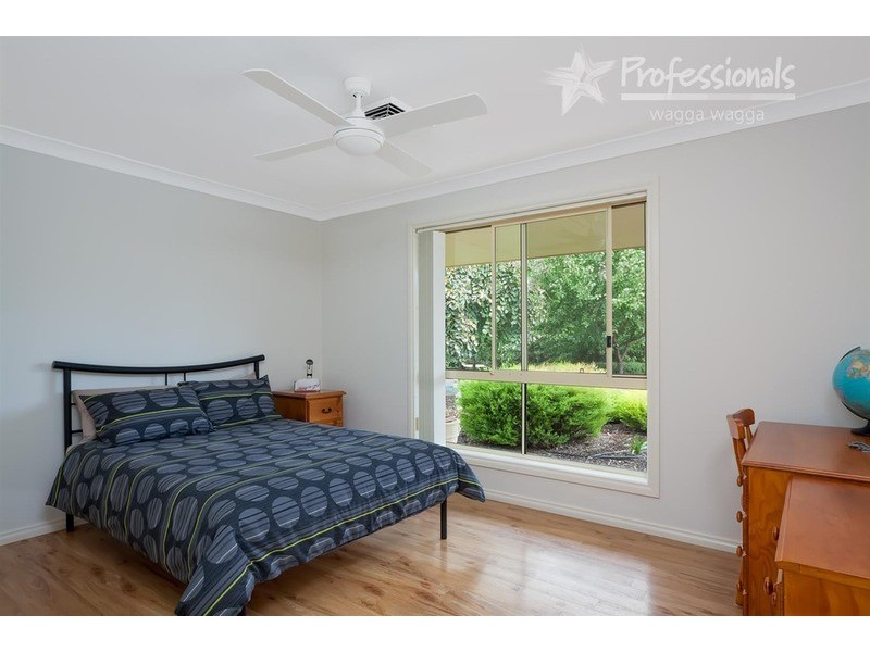 8 Ironbark Place, Springvale NSW 2650