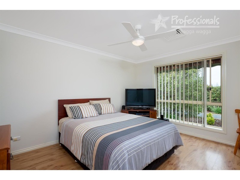 8 Ironbark Place, Springvale NSW 2650