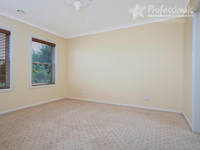 42 Bourkelands Drive, Wagga Wagga NSW 2650