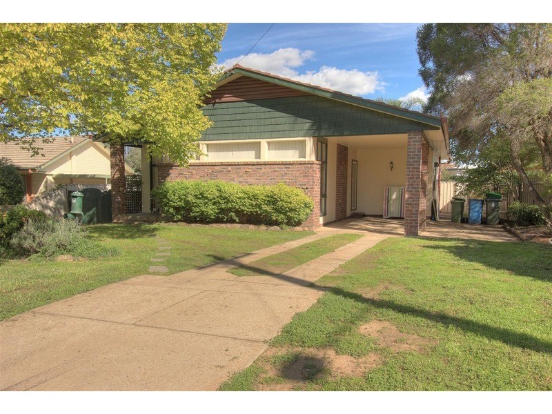 3 Cutler Avenue, Kooringal NSW 2650