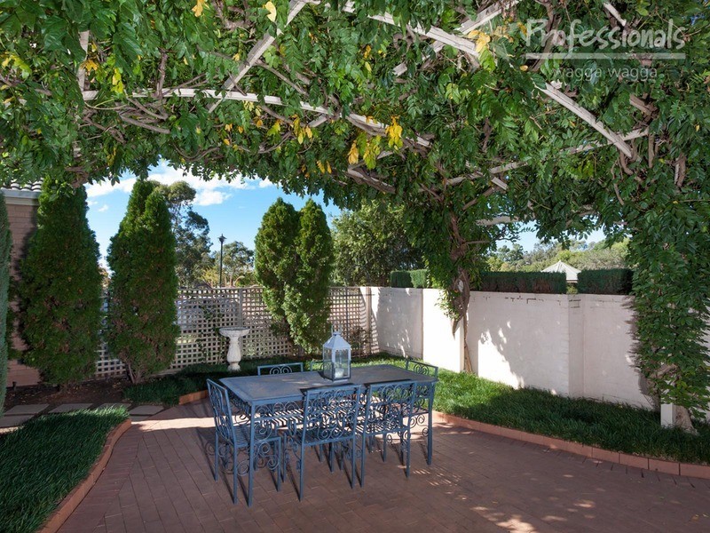 1 Clipper  Way, Estella NSW 2650