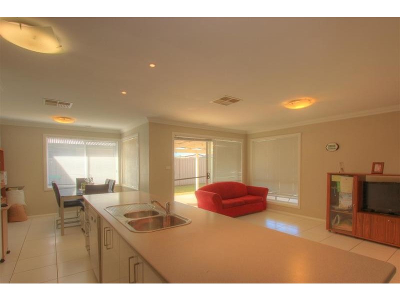 62 Mima Street, Glenfield Park NSW 2650