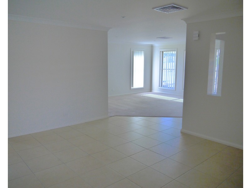 72 Kaloona Drive, Bourkelands NSW 2650