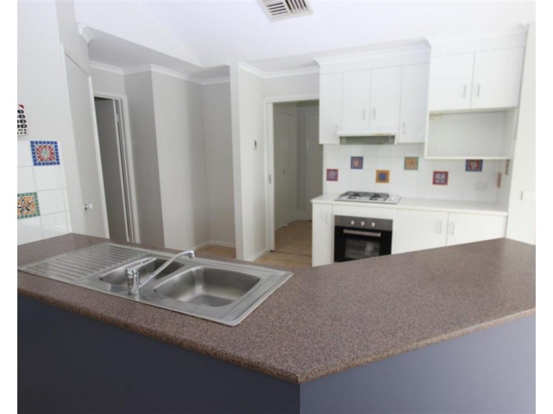 5 Cooba Place, Estella NSW 2650