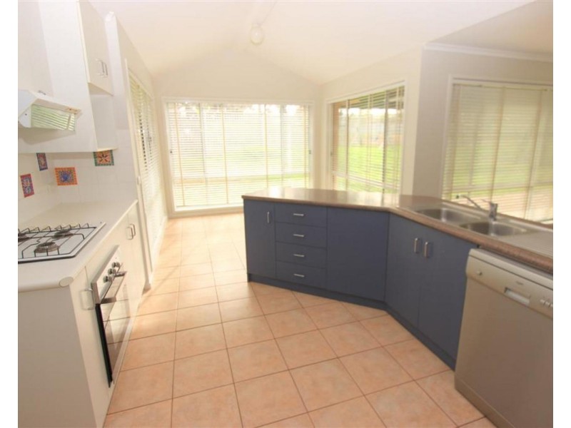 5 Cooba Place, Estella NSW 2650