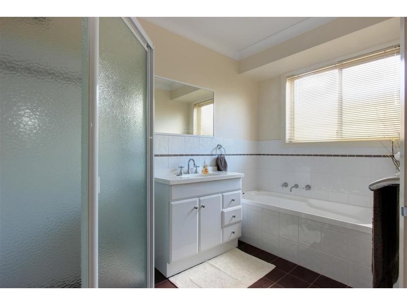 40 Bedervale Street, Bourkelands NSW 2650