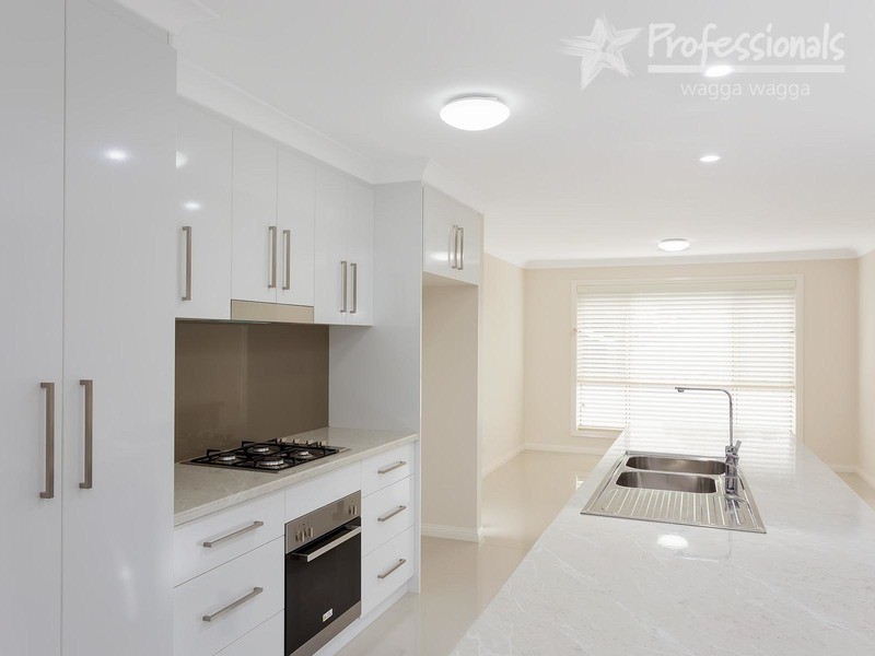 2/63 Bourke Street, Turvey Park NSW 2650