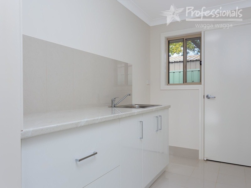 2/63 Bourke Street, Turvey Park NSW 2650
