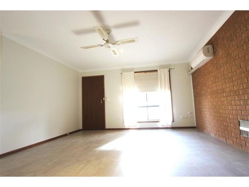 2/18 Magnolia Parade, Lake Albert NSW 2650