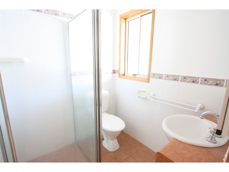 32 Lake Street, Lake Albert NSW 2650