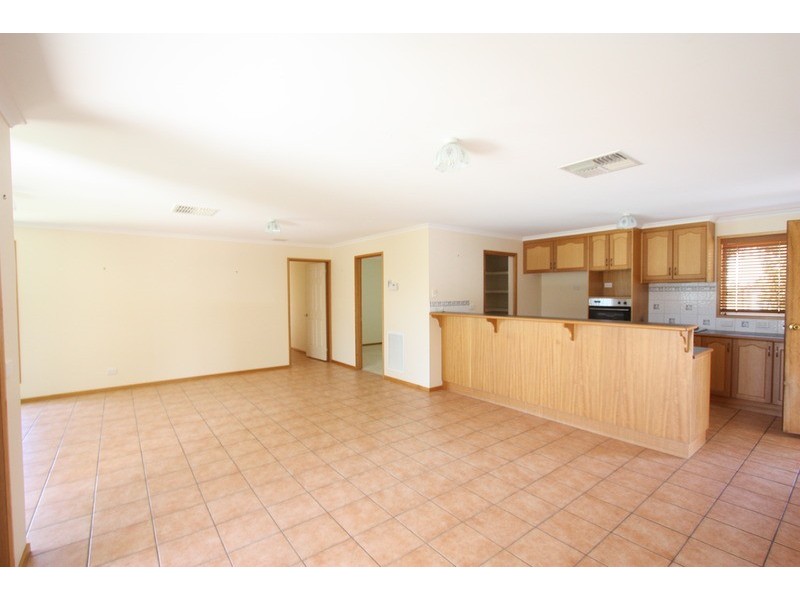 32 Lake Street, Lake Albert NSW 2650