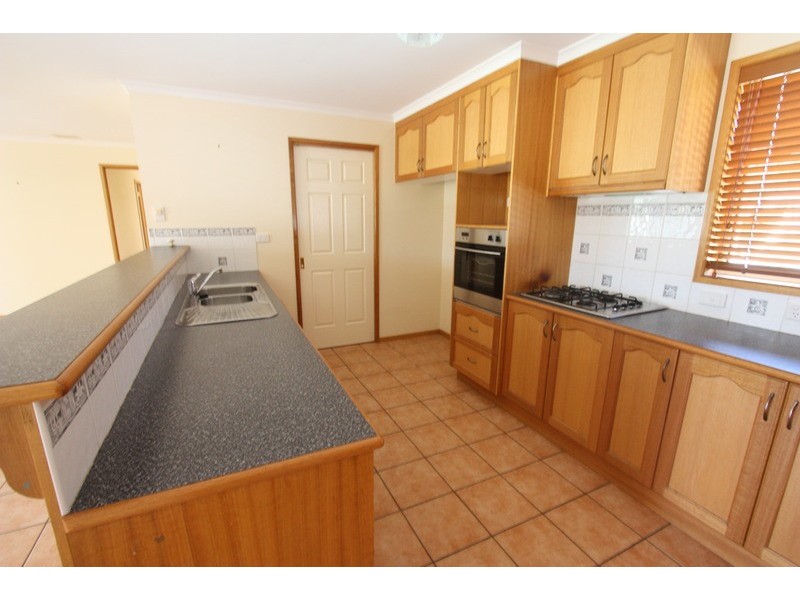 32 Lake Street, Lake Albert NSW 2650