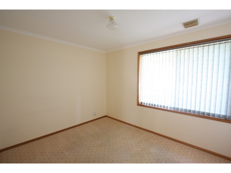 32 Lake Street, Lake Albert NSW 2650