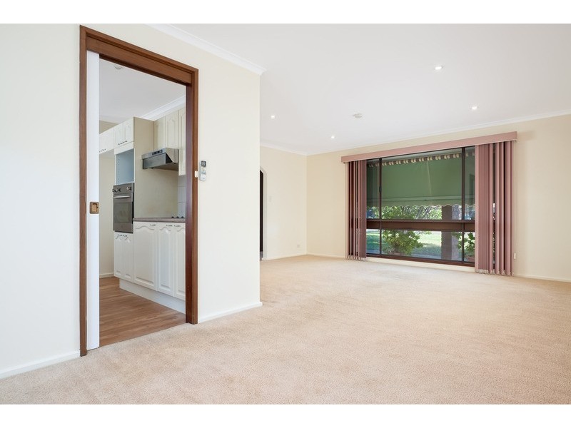 37 Gregory  Crescent, Lake Albert NSW 2650