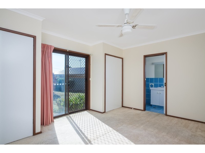 37 Gregory  Crescent, Lake Albert NSW 2650