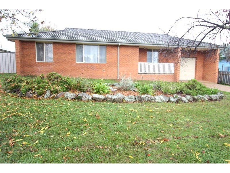 1A Cochrane Street, Kooringal NSW 2650