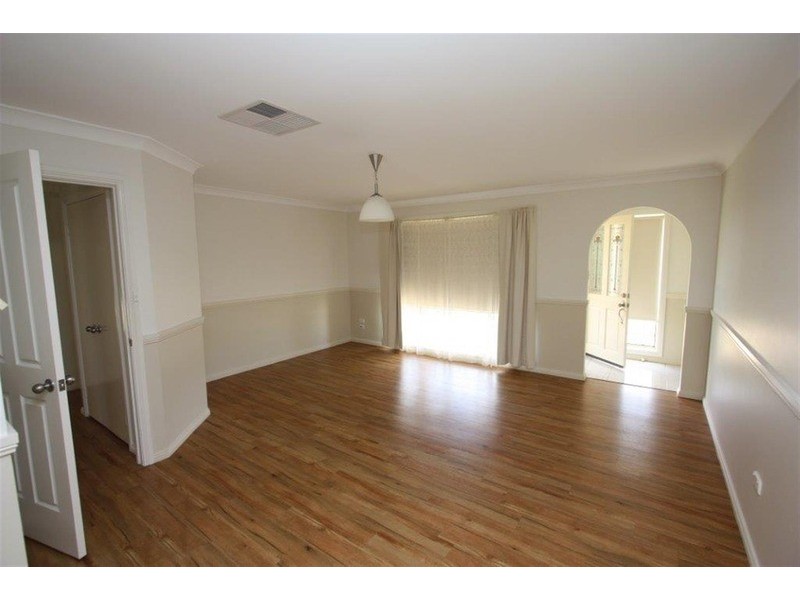 2/8 Malebo Place, Wagga Wagga NSW 2650