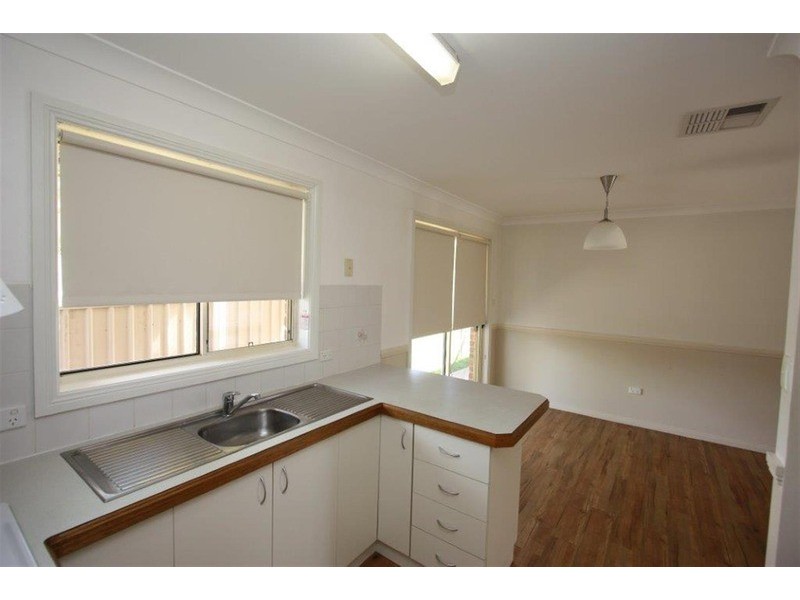 2/8 Malebo Place, Wagga Wagga NSW 2650