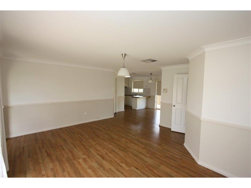 2/8 Malebo Place, Wagga Wagga NSW 2650