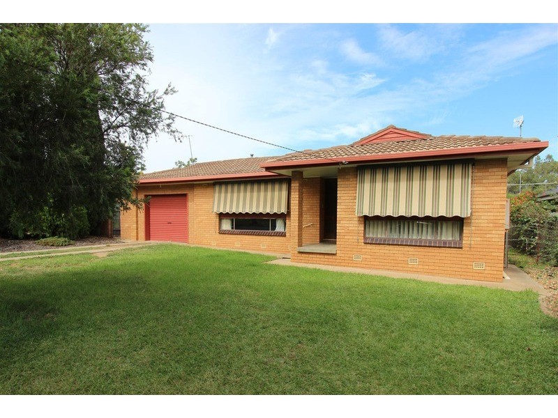 4 Fraser Street, Mount Austin NSW 2650