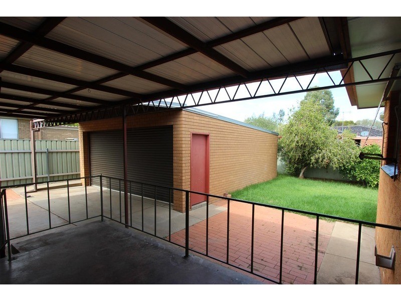4 Fraser Street, Mount Austin NSW 2650