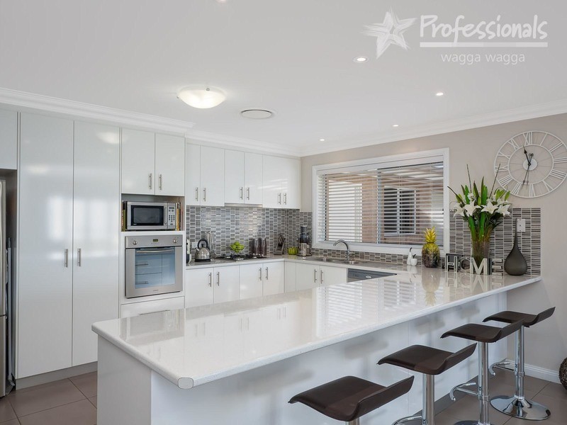 6 Birri Place, Glenfield Park NSW 2650