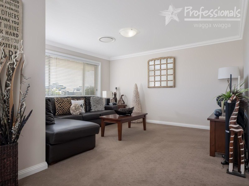 6 Birri Place, Glenfield Park NSW 2650