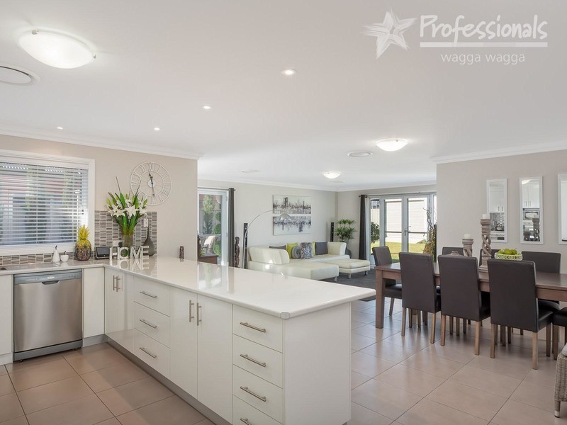 6 Birri Place, Glenfield Park NSW 2650