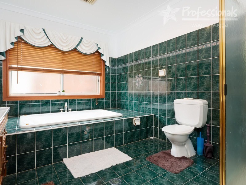 50 Lakehaven  Drive, Wagga Wagga NSW 2650