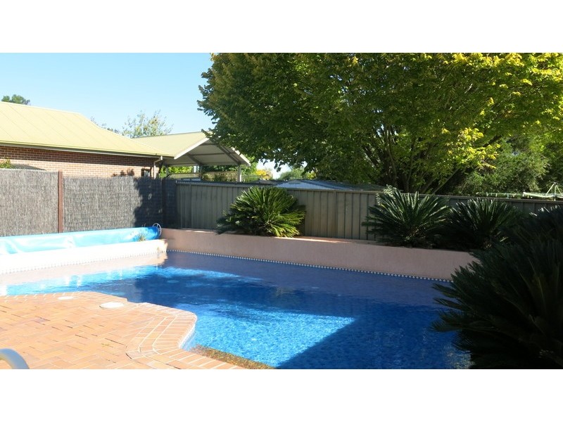 50 Lakehaven  Drive, Wagga Wagga NSW 2650