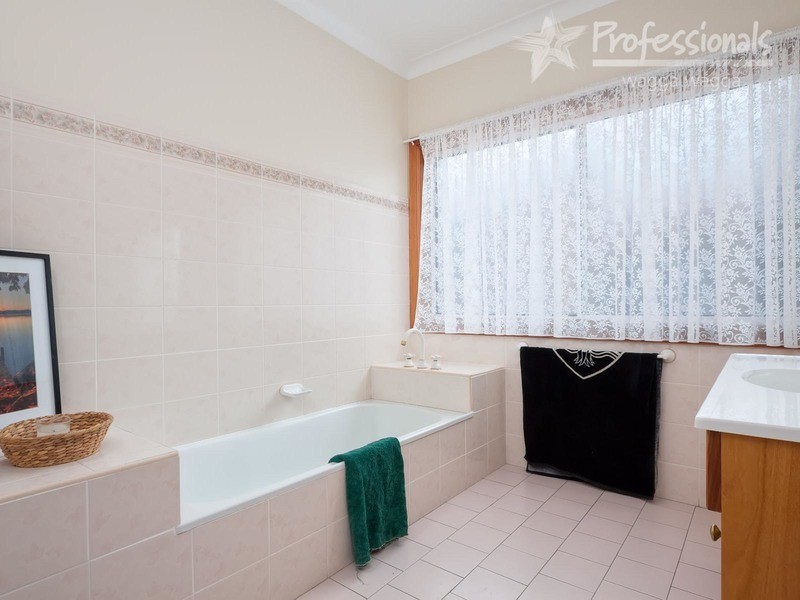 50 Lakehaven  Drive, Wagga Wagga NSW 2650