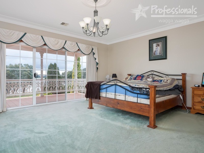 50 Lakehaven  Drive, Wagga Wagga NSW 2650