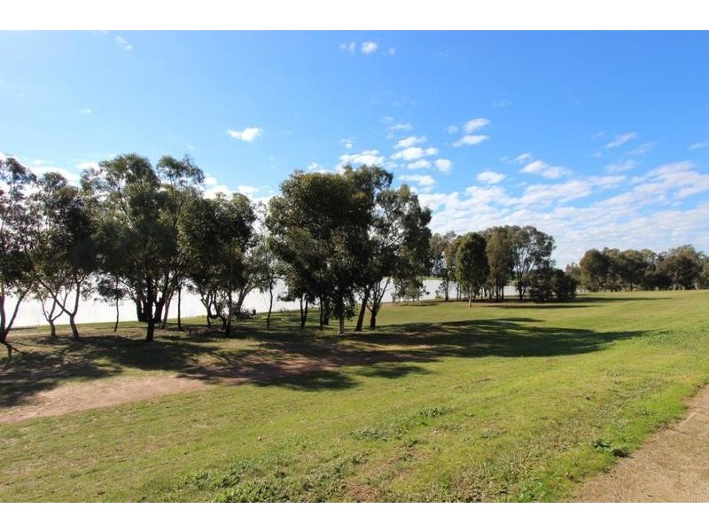 50 Lakehaven  Drive, Wagga Wagga NSW 2650