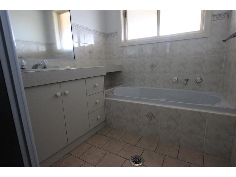 4 Tikki Place, Wagga Wagga NSW 2650