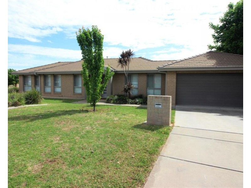 44 Nunkeri Street, Glenfield Park NSW 2650