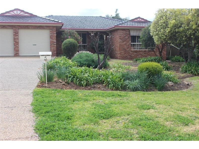 5 Barwon Place, Wagga Wagga NSW 2650