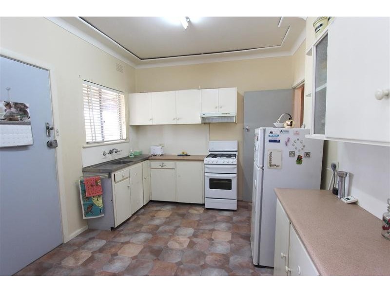 33 Northcott Parade, Wagga Wagga NSW 2650