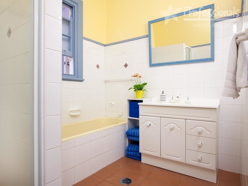 51 Heath  Street, Turvey Park NSW 2650