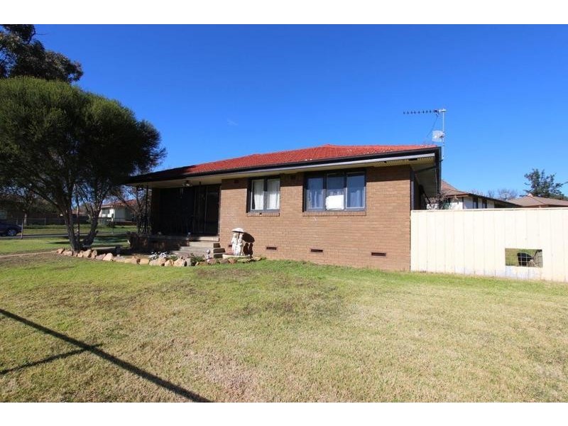 6 Blakemore  Avenue, Wagga Wagga NSW 2650