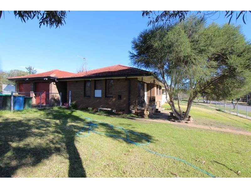 6 Blakemore  Avenue, Wagga Wagga NSW 2650