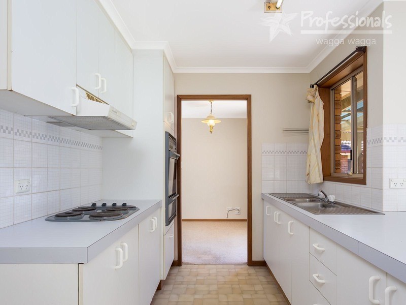 61 Cutler Avenue, Kooringal NSW 2650