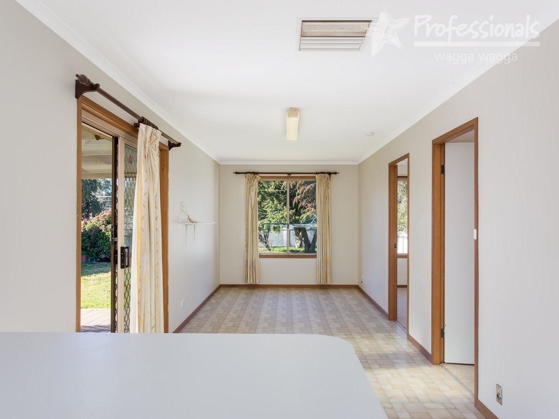 61 Cutler Avenue, Kooringal NSW 2650